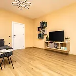 -city Haven Retreat- Elegant 2bd On Bulgaria Blv By Flat Mаnager